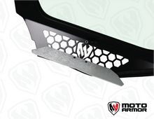 Load image into Gallery viewer, Maverick "R" Vented Glass Windshield with Wipers